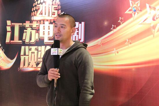 徐僧亮相江苏电视剧颁奖典礼拿最佳男主