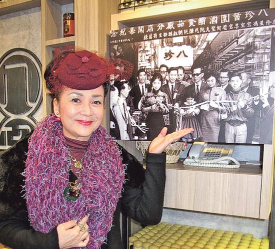 新浪娱乐讯 北京时间3月11日消息,据香港媒体报道,冯宝宝昨天到旺角