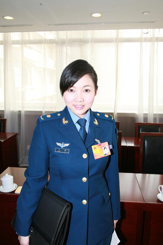 王莉建议加强基层部队先进军营文化建设