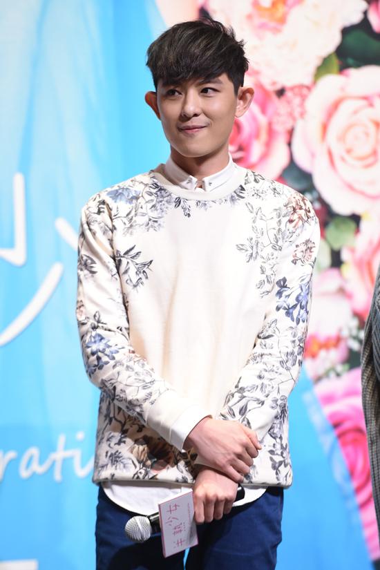 敖犬自称年龄该当叔叔黄灿灿诠释女汉子