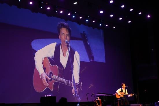 理查马尔克斯带来许多经典歌曲