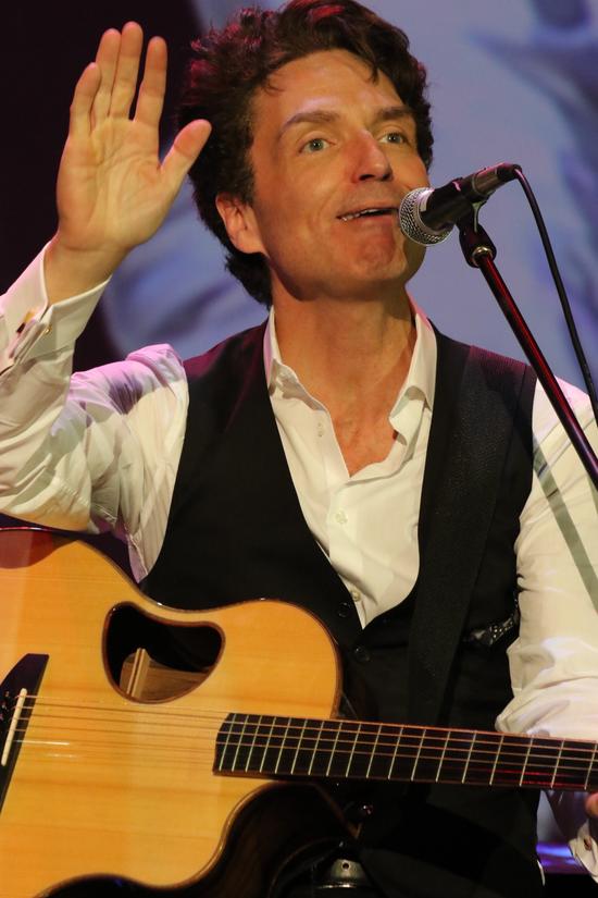 理查马尔克斯打招呼