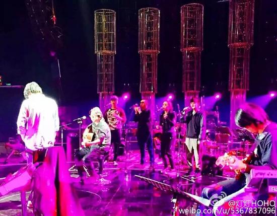 高晓松伴奏老狼