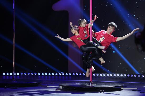 家庭幽默大赛2收官组合献艺惹人泪目