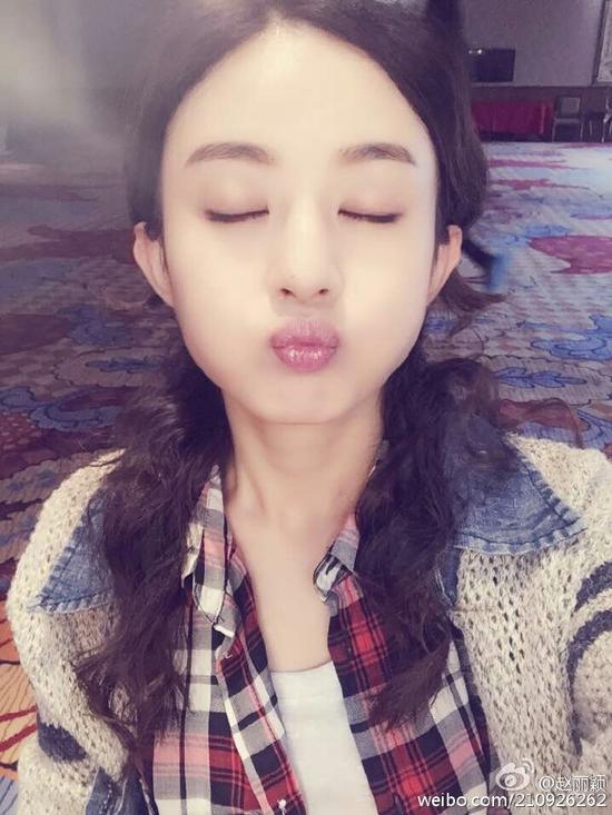 赵丽颖嘟嘴