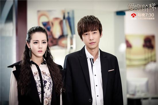 迪丽热巴、邹廷威