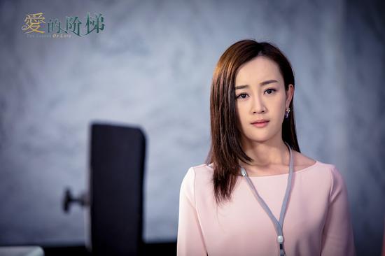 剧中,张檬[微博]饰演了一位现实版"灰姑娘"陈秋妍,因为哭戏众多被网友