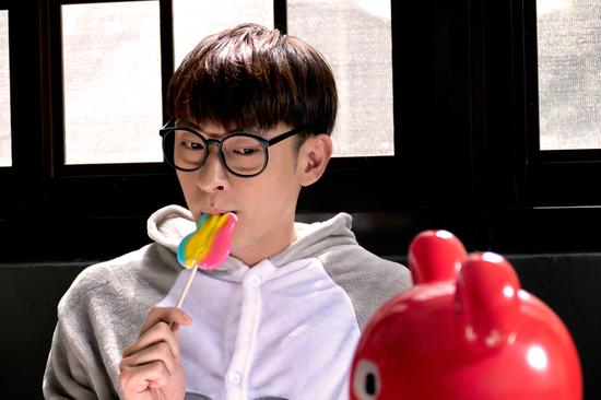 吴弘戴柯南同款眼镜