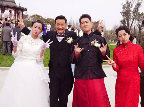 《爱人同志》曝婚宴照 何明翰:逢戏必结