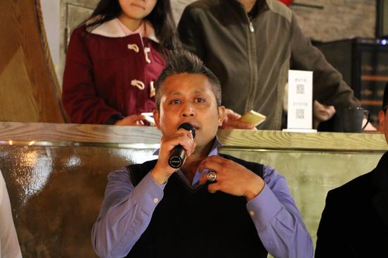 导演Robert Vicentio