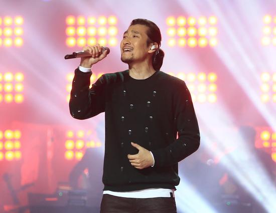 好歌曲满江自称没红过 曝与妻子恋爱史