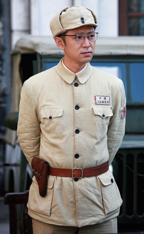 《猎人》剧照高鑫饰秦天明新浪娱乐讯 近期,年代偶像传奇电视剧《猎人