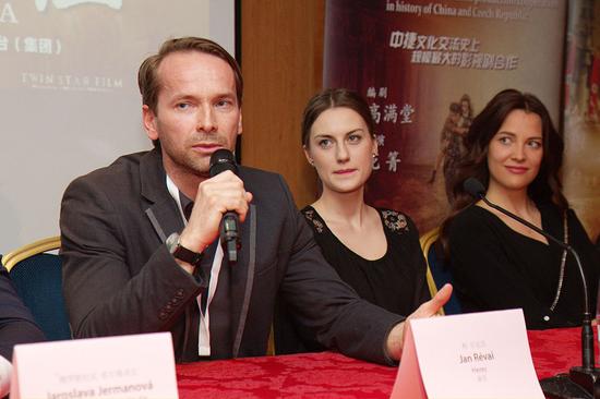 杨•乐瓦仪（Jan Reva）饰汉斯