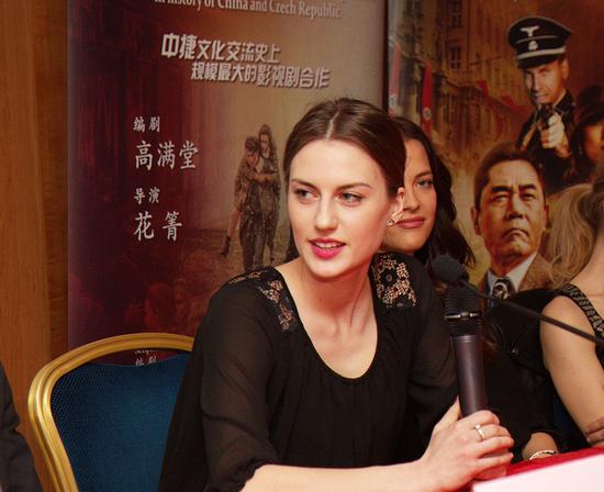 娜塔丽亚•吉尔曼妮（Natalia Germani）饰罗莎