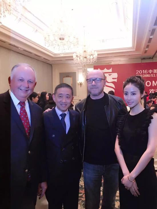 李芯逸和保罗·哈吉斯等嘉宾合影