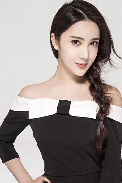 任娇《恐怖将映》饰"丑女"