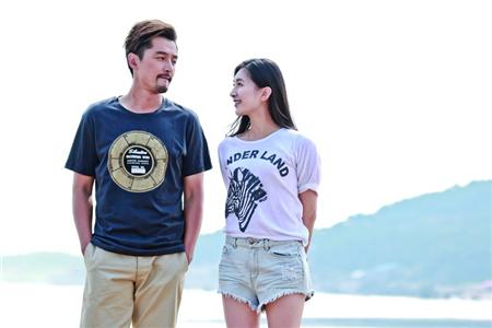 《旋风十一人》开播 胡歌江疏影燃情岁月