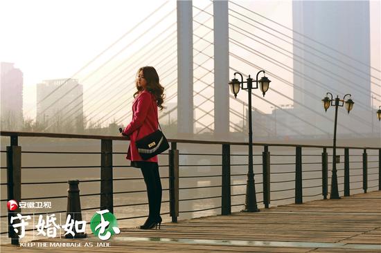 蒋欣在《守婚如玉》中饰演华莎