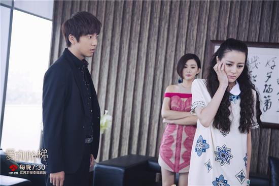 迪丽热巴、邹廷威