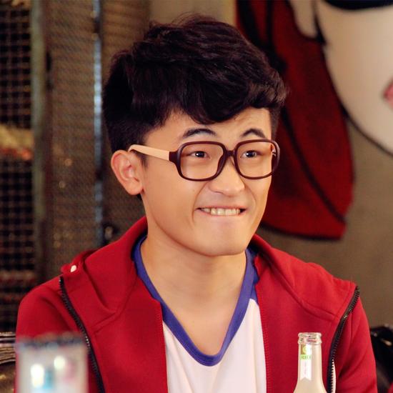 《缘来幸福》热播 姜寒上演百变眉毛君