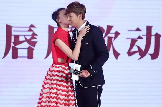 马歌献吻杨旭文