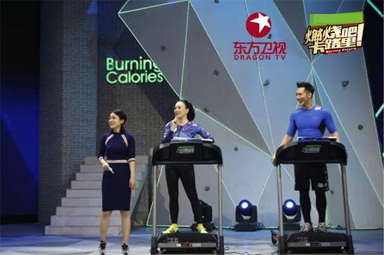 “人鱼夫妇”甜蜜回应燃卡家族提问