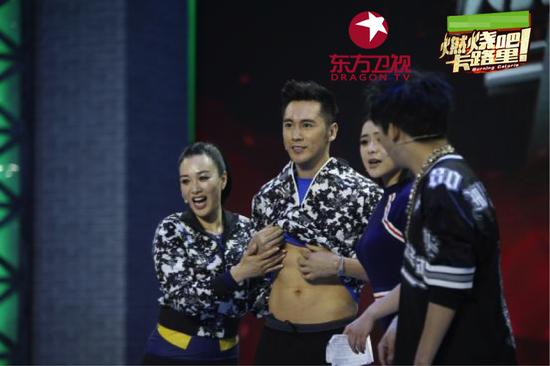 张伦硕大秀人鱼线