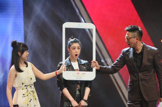 蒋欣现场搞笑表演