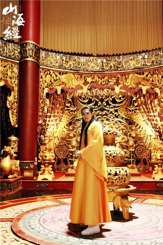 心月狐黄袍造型