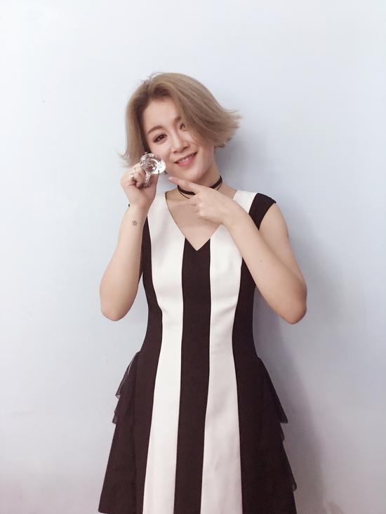 李嘉格首唱新曲