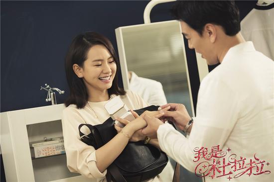 《杜拉拉》热播 戚薇王耀庆甜蜜定义新婚