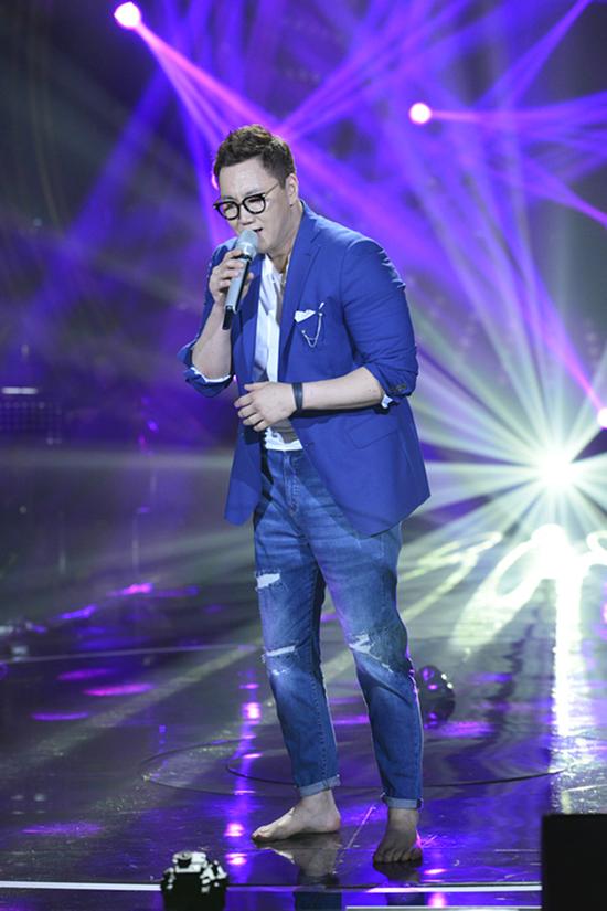 郑淳元脱鞋致敬我是歌手:怀着感恩的心