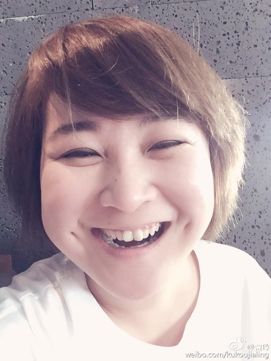 贾玲笑容灿烂