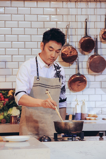 林依轮节目做新菜网友调侃要养儿媳