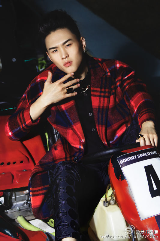 污好声音张玮手放裆部紧握异物诱粉丝