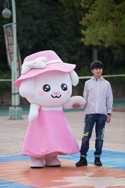 徐浩"女友"首度亮相 《人偶》花式虐狗|人偶总动员|徐浩|女友_新浪