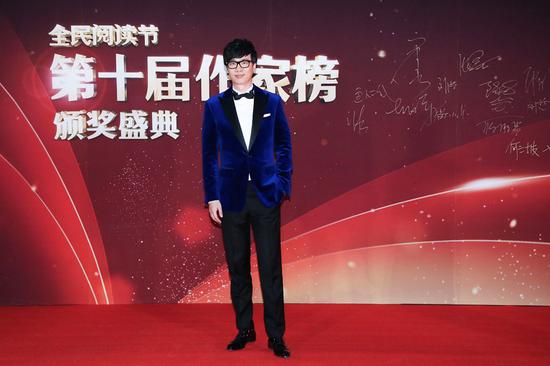 唐家三少 帅气亮相红毯