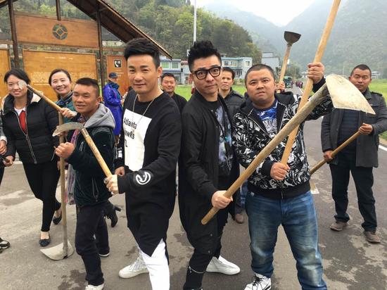 黄勇近日受邀参加央视节目《五一三天乐》