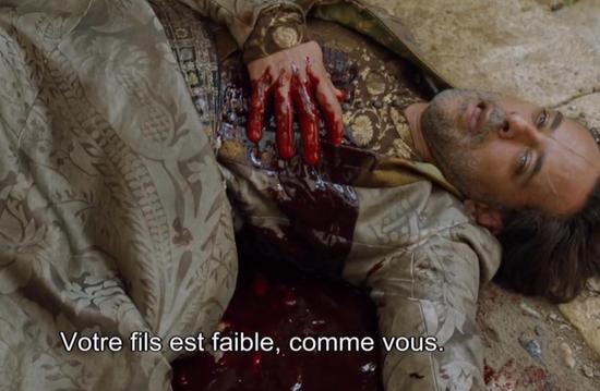 此次第一集开篇,便出现了死亡事件——多恩的道朗亲王以及其子崔斯丹