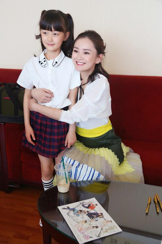 馨子抱小朋友有爱