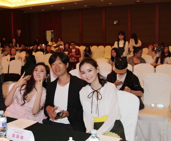 三位主演台下合影