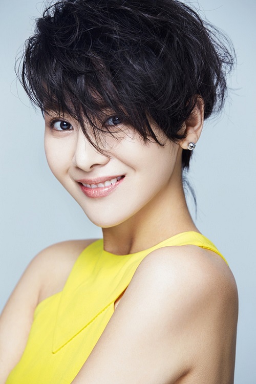 《繁星四月》开机 侯晨晨首次挑战都市戏|任言恺|邓萃雯|戚薇_新浪