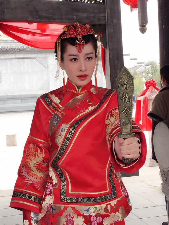 我的绝地反击董维嘉演绎双枪女悍匪