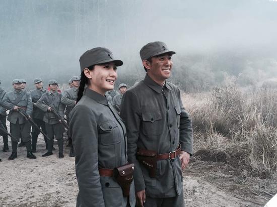 我的绝地反击董维嘉演绎双枪女悍匪