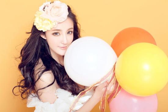 刘雨欣祝妈妈青年节快乐