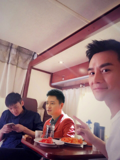 欢乐颂郭晓然王凯哥戏外互动显兄弟情