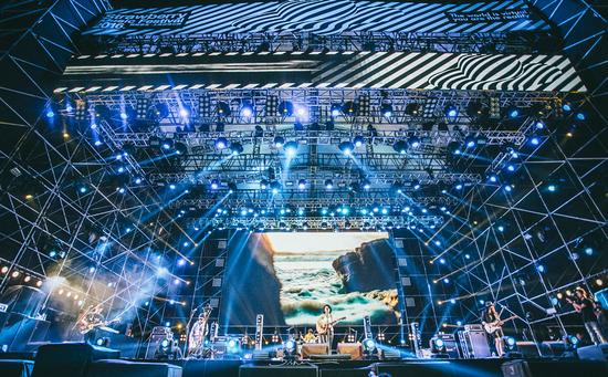 后海大鲨鱼演出现场