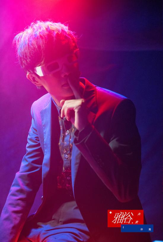 许嵩携手导演比尔贾雅俗共赏mv首发