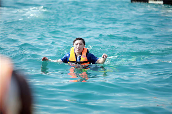 黄渤圆满完成水上挑战