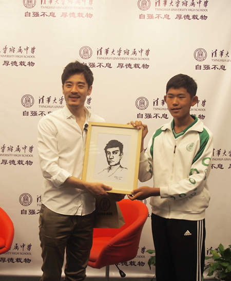 12岁的学生送画像
